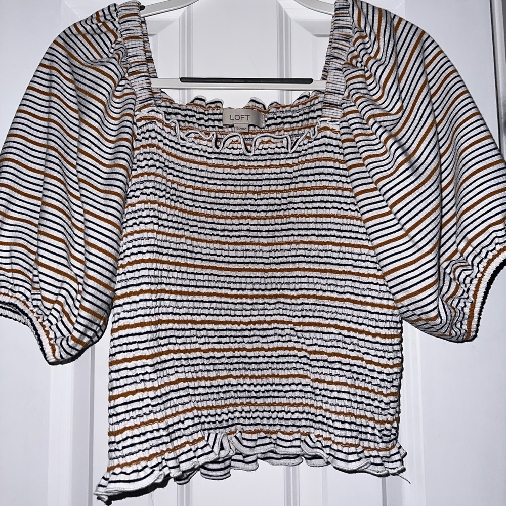 Women’s top from the Loft. Puffy sleeve and fitted bodice. Blue, orange, white